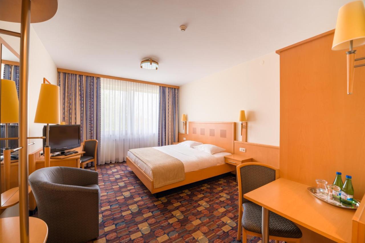 Hotel Partner Varsó Kültér fotó