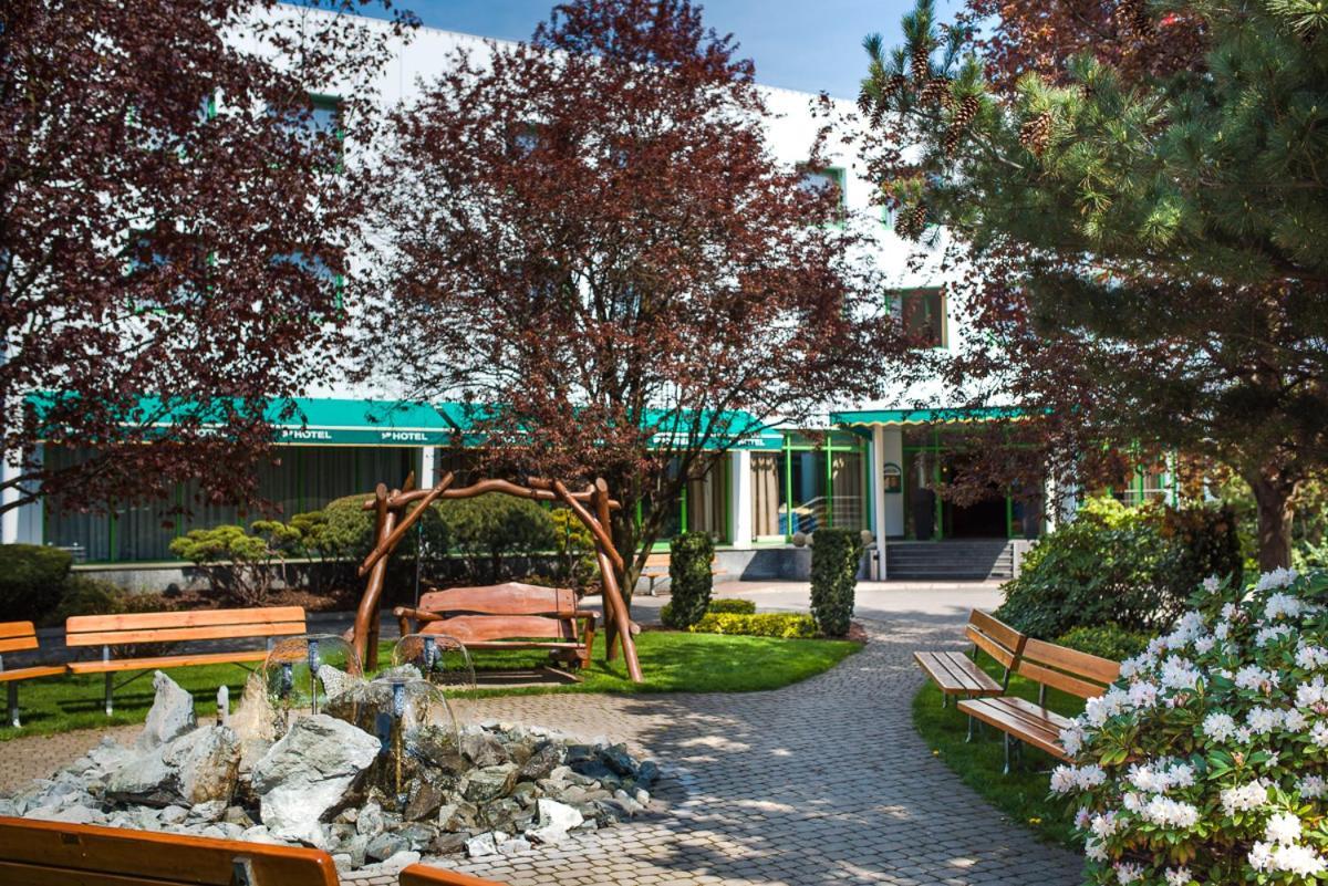 Hotel Partner Varsó Kültér fotó