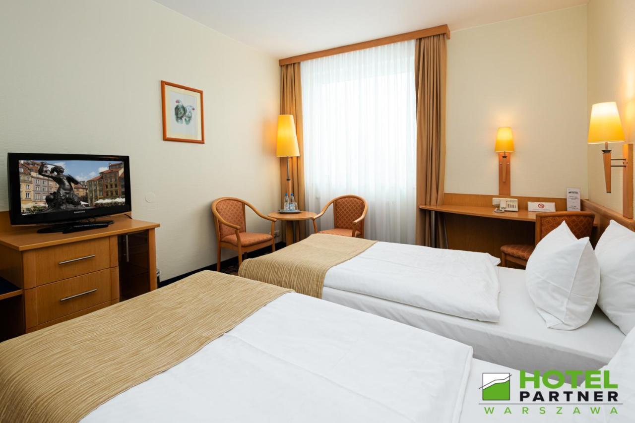 Hotel Partner Varsó Kültér fotó