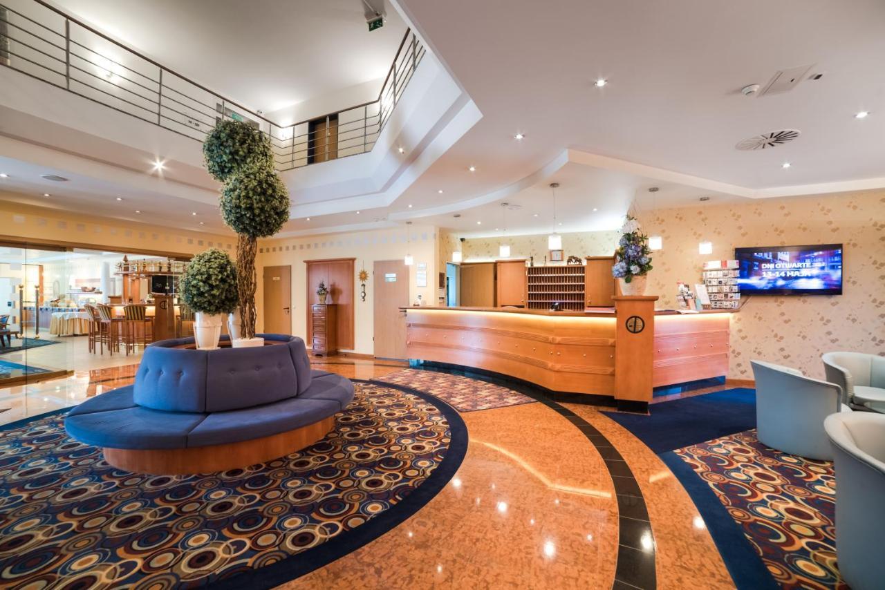 Hotel Partner Varsó Kültér fotó