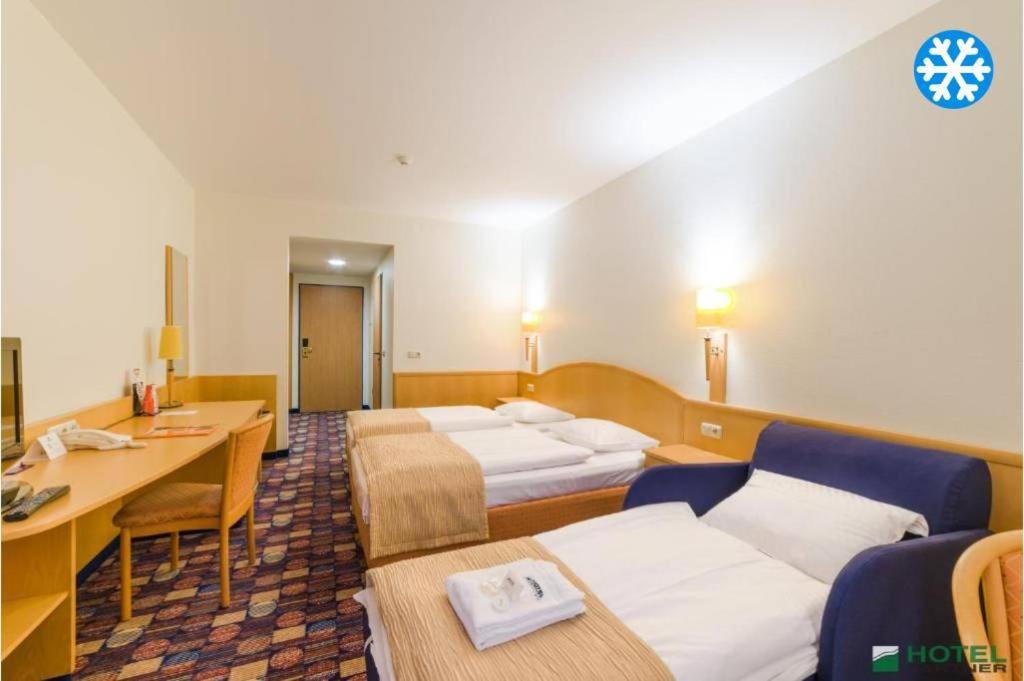 Hotel Partner Varsó Kültér fotó