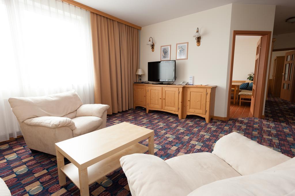 Hotel Partner Varsó Kültér fotó