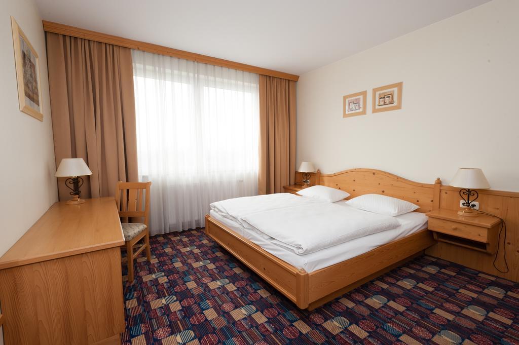 Hotel Partner Varsó Kültér fotó