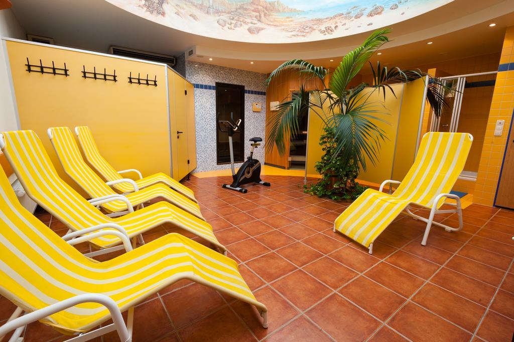 Hotel Partner Varsó Kültér fotó