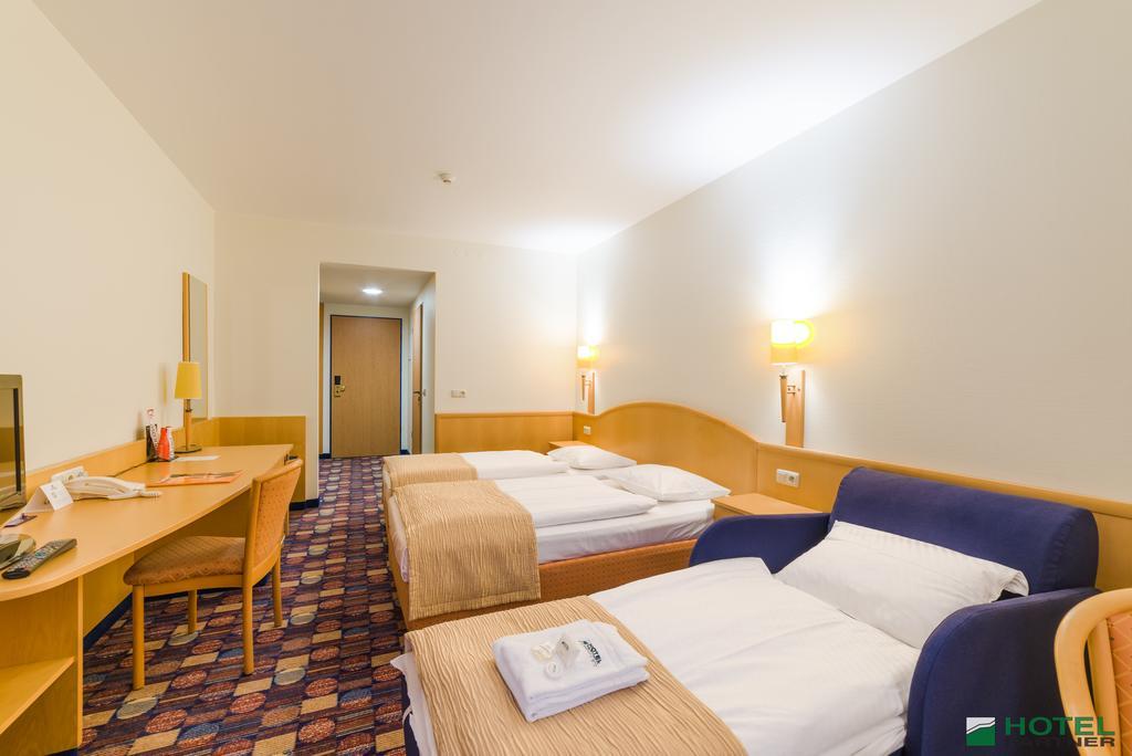 Hotel Partner Varsó Kültér fotó
