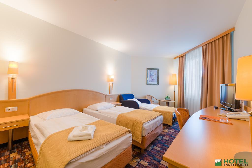 Hotel Partner Varsó Kültér fotó