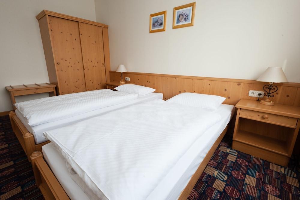Hotel Partner Varsó Kültér fotó