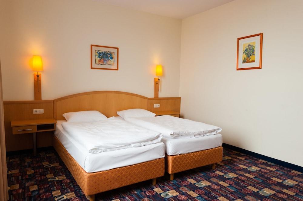 Hotel Partner Varsó Kültér fotó