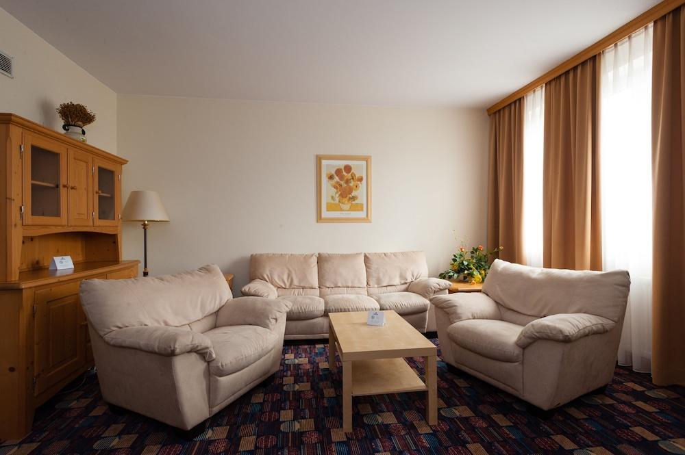 Hotel Partner Varsó Kültér fotó