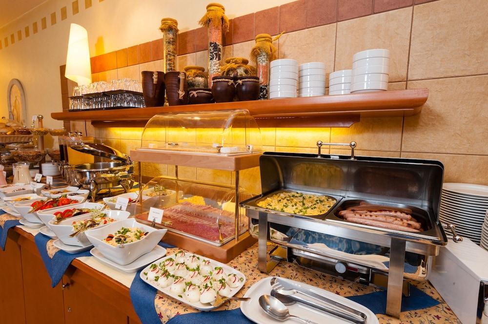 Hotel Partner Varsó Kültér fotó