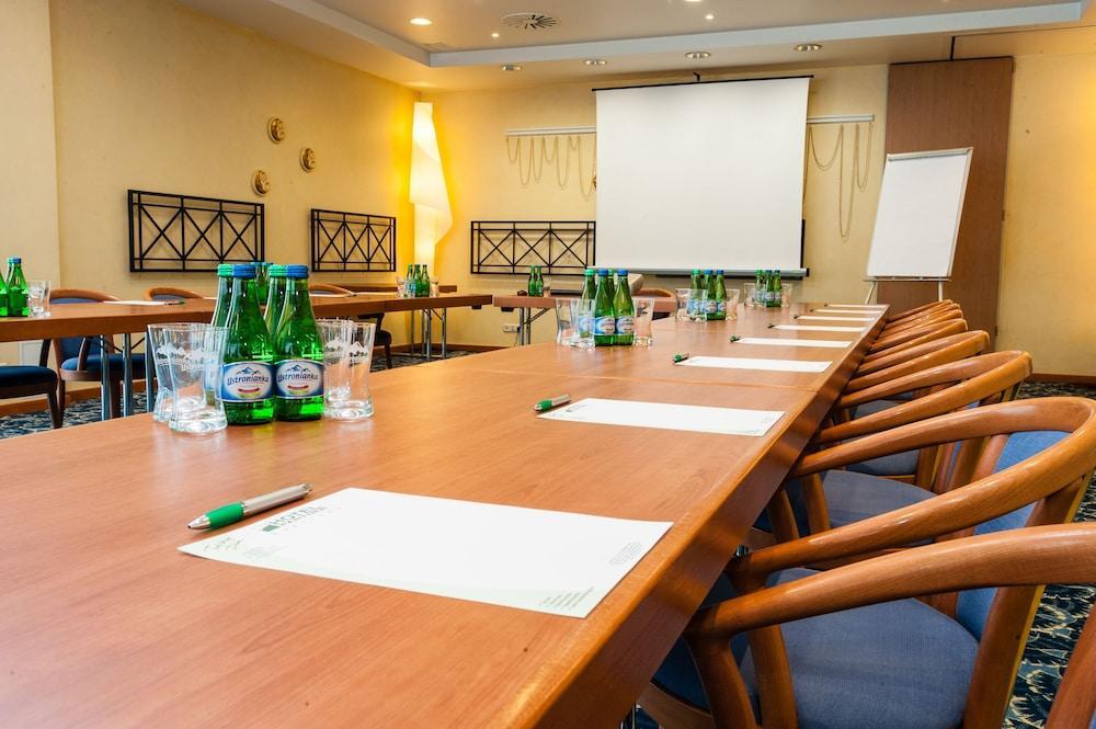 Hotel Partner Varsó Kültér fotó