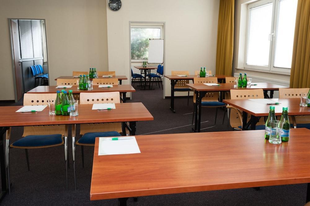 Hotel Partner Varsó Kültér fotó