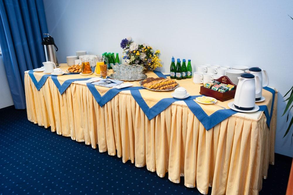 Hotel Partner Varsó Kültér fotó
